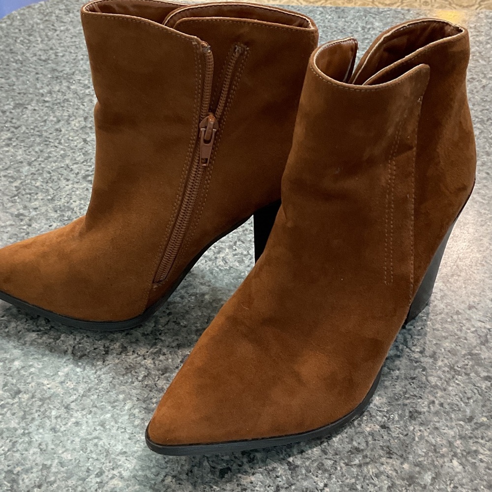 Justfab women’s boot size 7.5